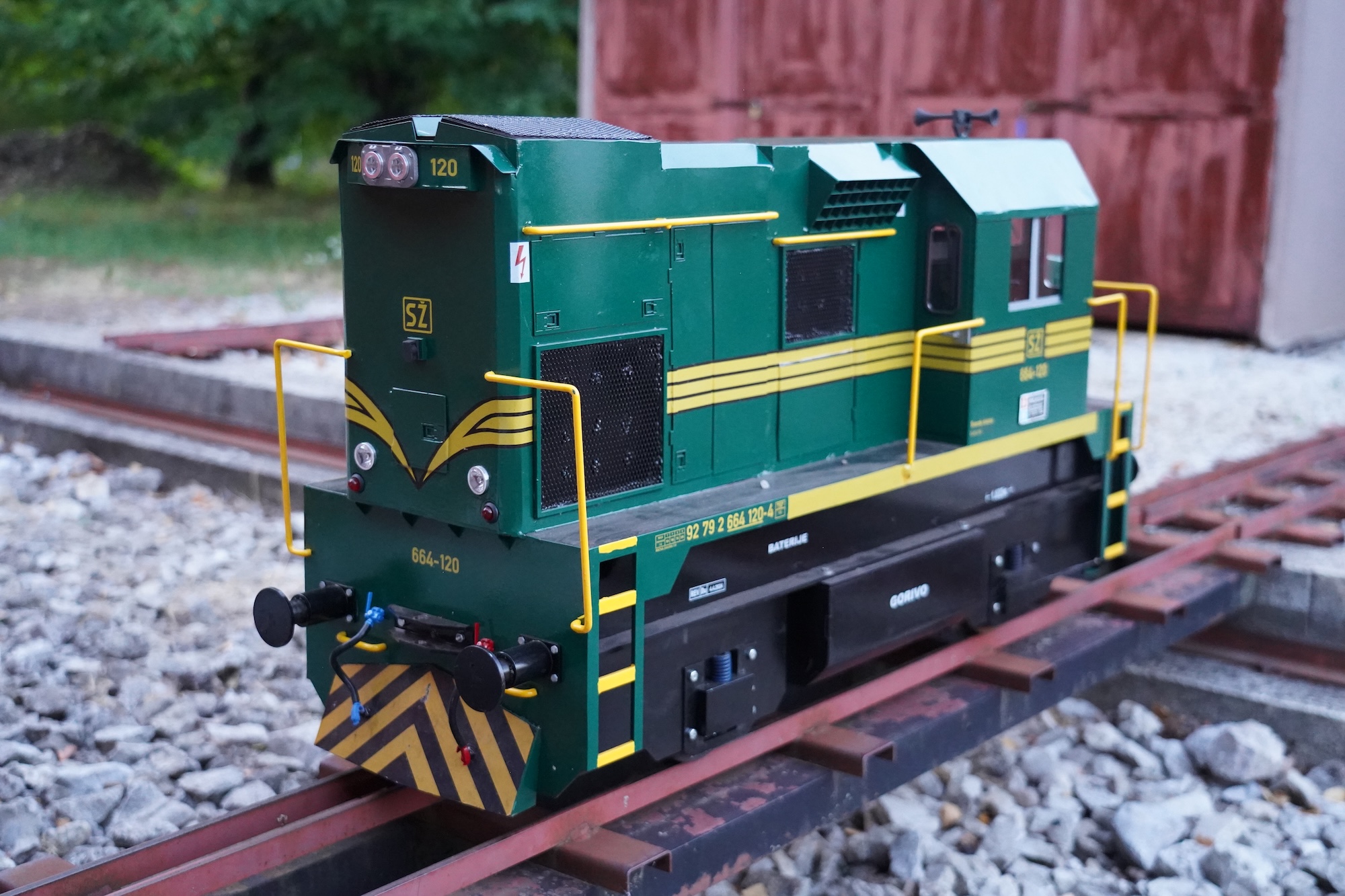 Mini SŽ 664 train